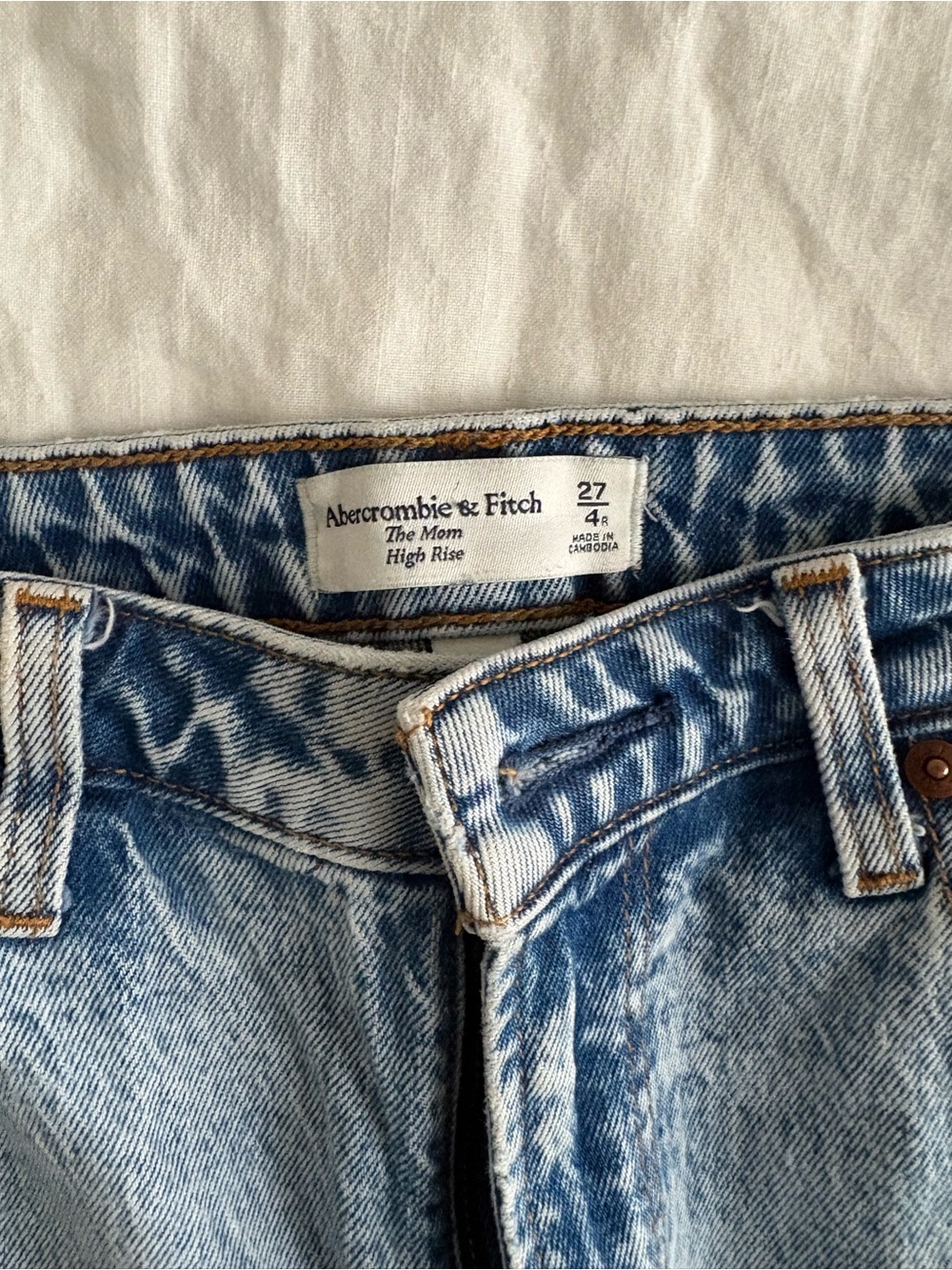 Abercrombie & Fitch Light Blue Stonewash 'The Mom' High Rise Jeans - 4R